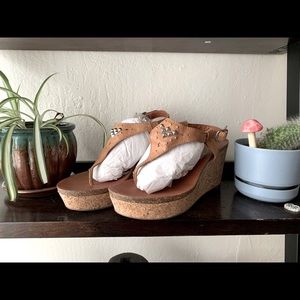 Lucky brand tan studded strappy ankle wedges